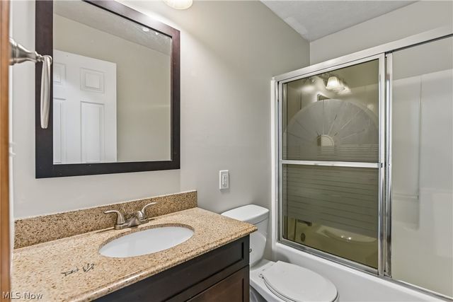 2145 Overland Avenue NE, Warren, OH 44483