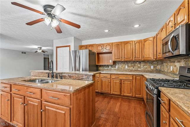 2145 Overland Avenue NE, Warren, OH 44483