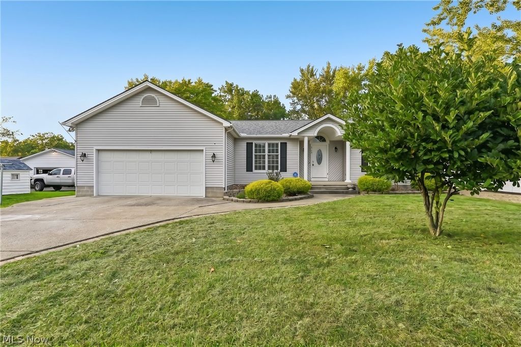 2145 Overland Avenue NE, Warren, OH 44483