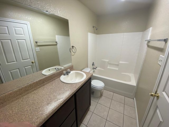 208 Bobbie Ann Court, Granbury, TX 76049