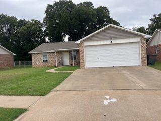 208 Bobbie Ann Court, Granbury, TX 76049