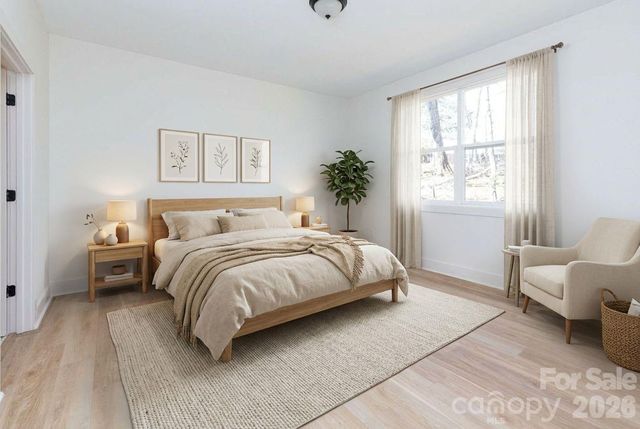 137 E Arbutus Trail, Hendersonville, NC 28792