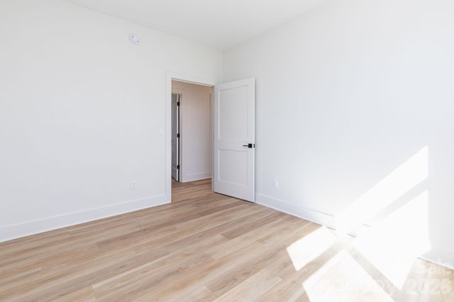 137 E Arbutus Trail, Hendersonville, NC 28792