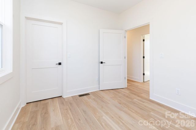 137 E Arbutus Trail, Hendersonville, NC 28792