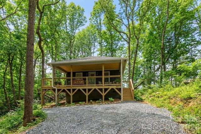 137 E Arbutus Trail, Hendersonville, NC 28792