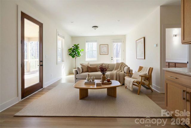 137 E Arbutus Trail, Hendersonville, NC 28792