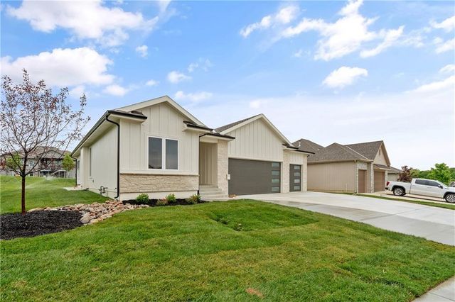 4073 NE Chapel Manor Drive, Lee's Summit, MO 64064