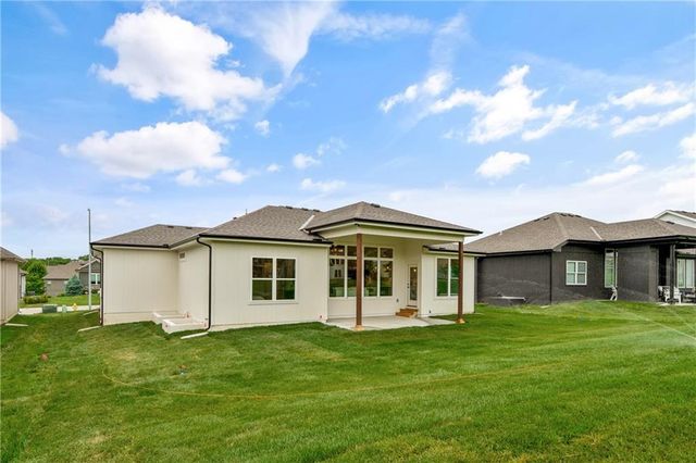 4073 NE Chapel Manor Drive, Lee's Summit, MO 64064