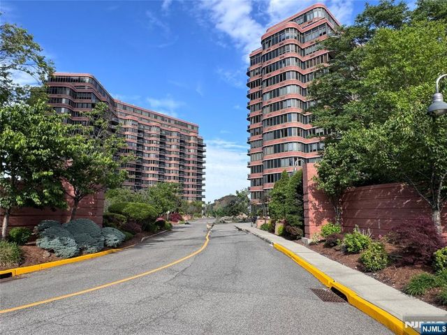 100 Carlyle 5J North, Cliffside Park, NJ 07010