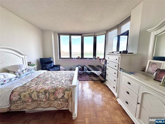 100 Carlyle 5J North, Cliffside Park, NJ 07010