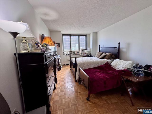 100 Carlyle 5J North, Cliffside Park, NJ 07010