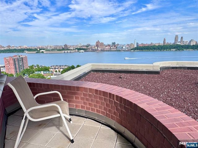 100 Carlyle 5J North, Cliffside Park, NJ 07010