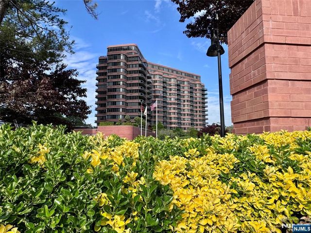 100 Carlyle 5J North, Cliffside Park, NJ 07010