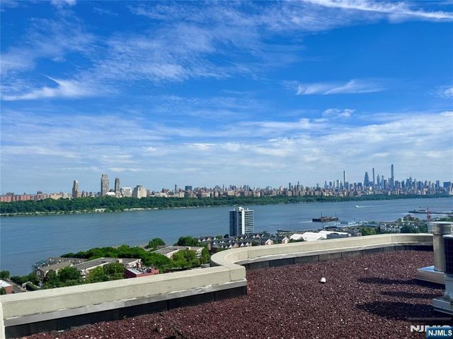 100 Carlyle 5J North, Cliffside Park, NJ 07010