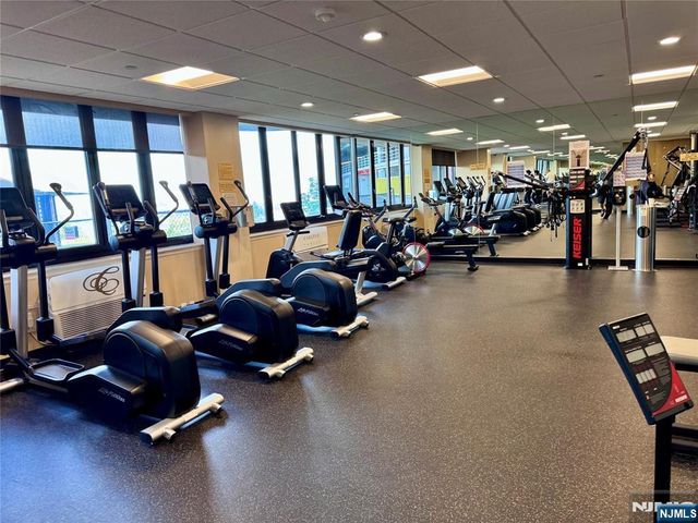 100 Carlyle 5J North, Cliffside Park, NJ 07010