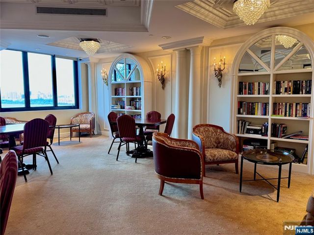 100 Carlyle 5J North, Cliffside Park, NJ 07010