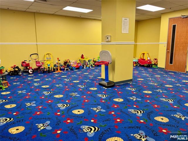 100 Carlyle 5J North, Cliffside Park, NJ 07010