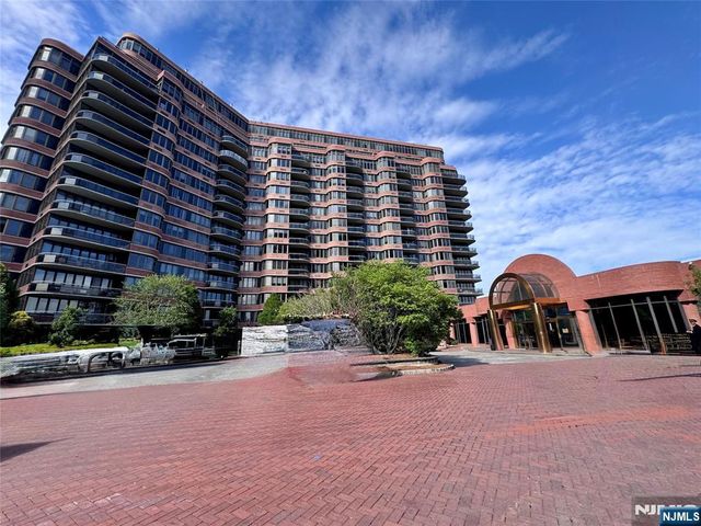 100 Carlyle 5J North, Cliffside Park, NJ 07010