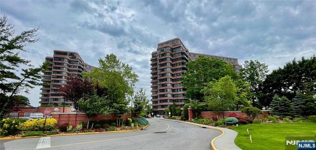 100 Carlyle 5J North, Cliffside Park, NJ 07010