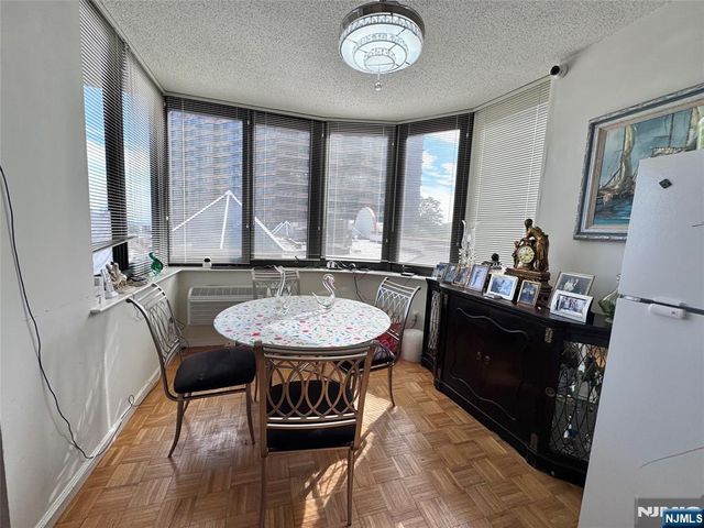 100 Carlyle 5J North, Cliffside Park, NJ 07010