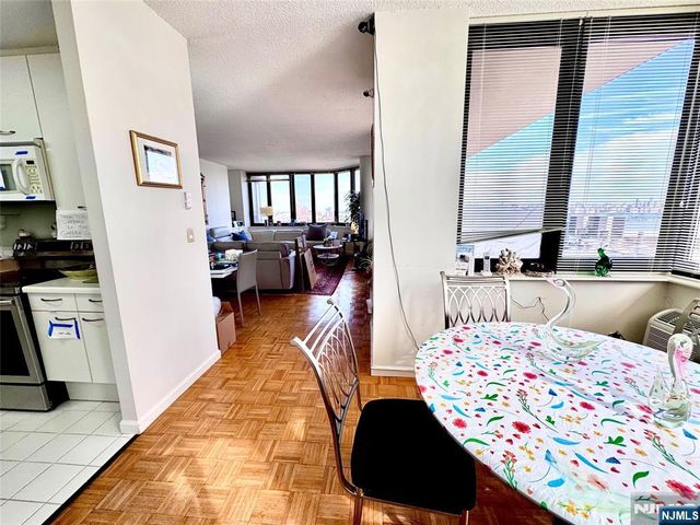 100 Carlyle 5J North, Cliffside Park, NJ 07010