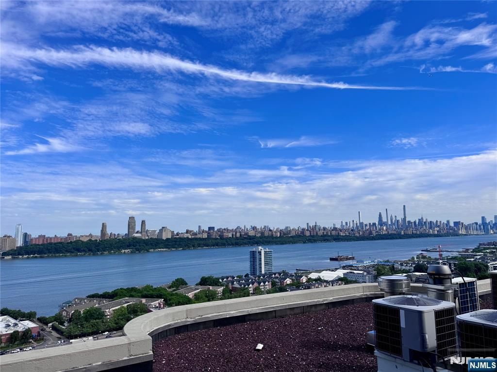 100 Carlyle 5J North, Cliffside Park, NJ 07010