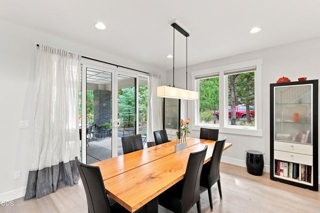 2966 NW Meldrum Court, Bend, OR 97703