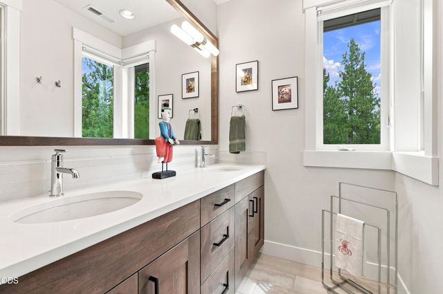 2966 NW Meldrum Court, Bend, OR 97703