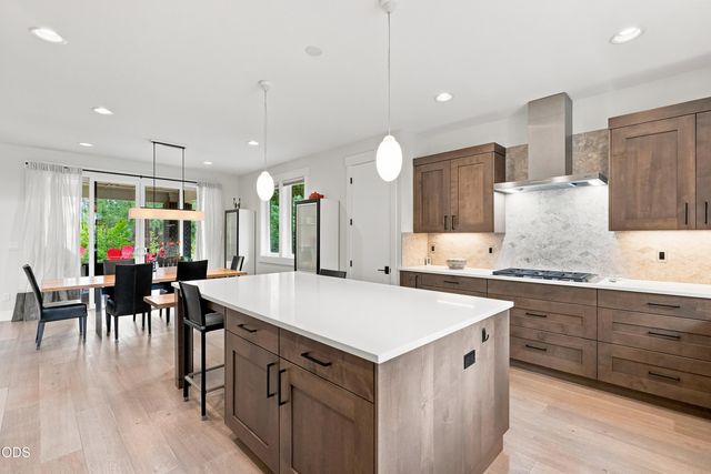 2966 NW Meldrum Court, Bend, OR 97703