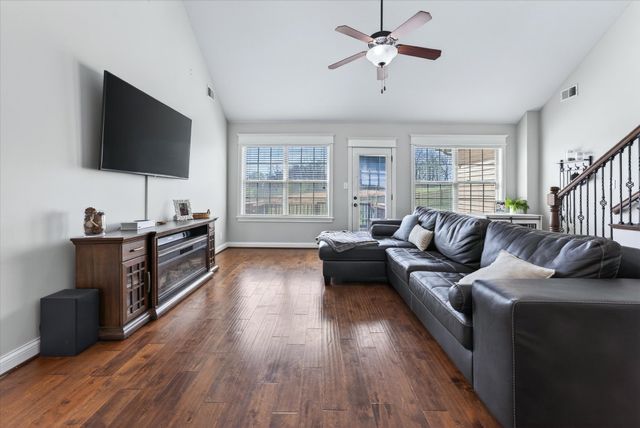 301 Ivy Bend Cir, Clarksville, TN 37043