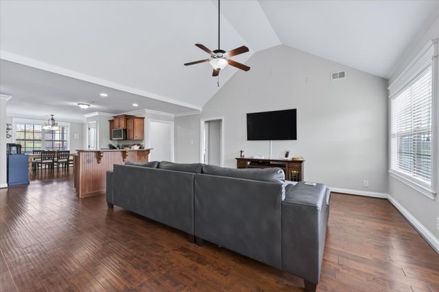 301 Ivy Bend Cir, Clarksville, TN 37043