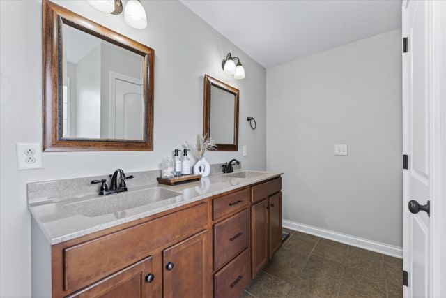 301 Ivy Bend Cir, Clarksville, TN 37043