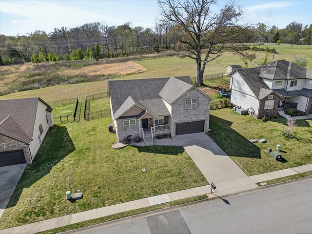 301 Ivy Bend Cir, Clarksville, TN 37043