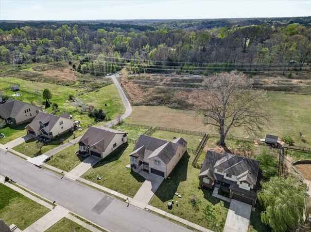 301 Ivy Bend Cir, Clarksville, TN 37043