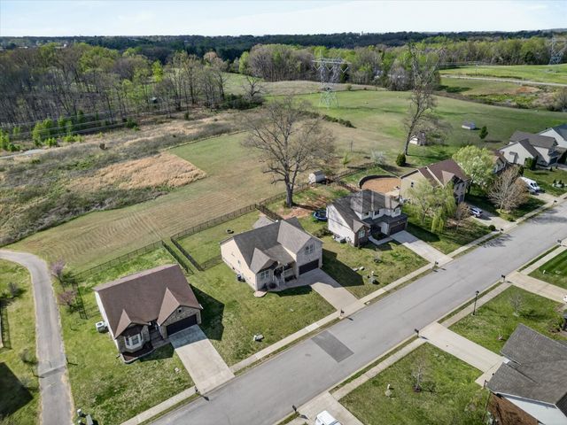 301 Ivy Bend Cir, Clarksville, TN 37043