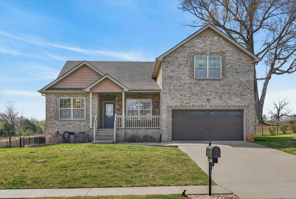 301 Ivy Bend Cir, Clarksville, TN 37043