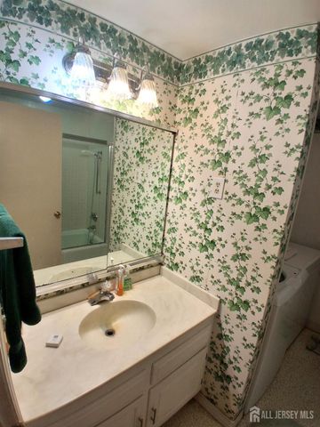 252 Mystic Lane B, Monroe, NJ 08831