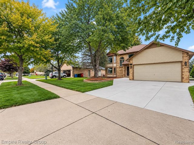 15699 Mountainside Drive, Macomb, MI 48042