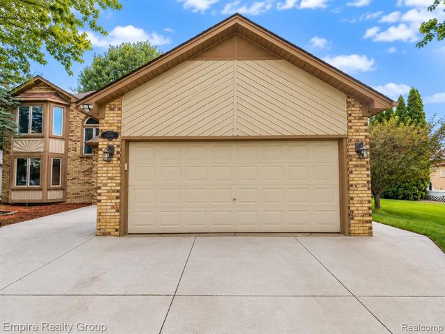 15699 Mountainside Drive, Macomb, MI 48042