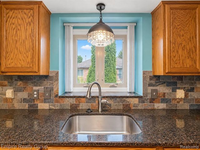 15699 Mountainside Drive, Macomb, MI 48042