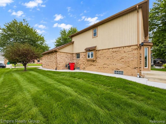 15699 Mountainside Drive, Macomb, MI 48042