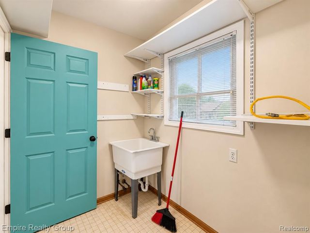 15699 Mountainside Drive, Macomb, MI 48042