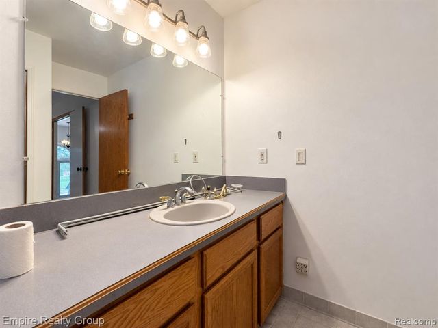 15699 Mountainside Drive, Macomb, MI 48042