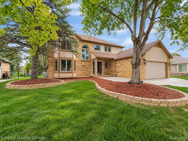 15699 Mountainside Drive, Macomb, MI 48042