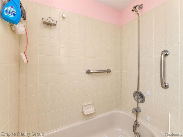 15699 Mountainside Drive, Macomb, MI 48042