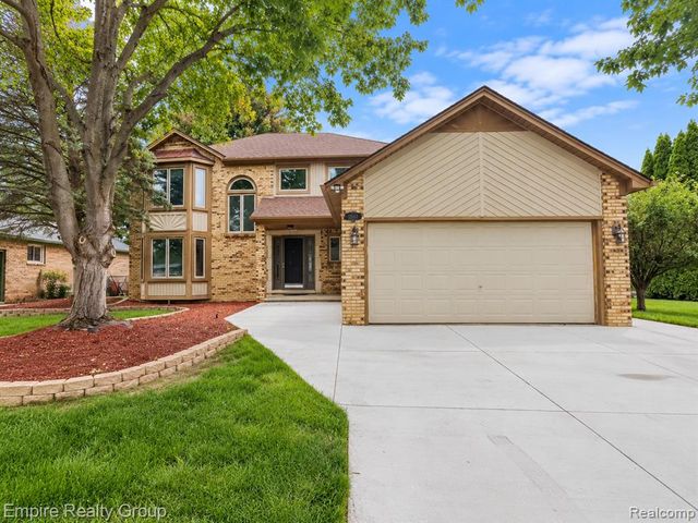 15699 Mountainside Drive, Macomb, MI 48042