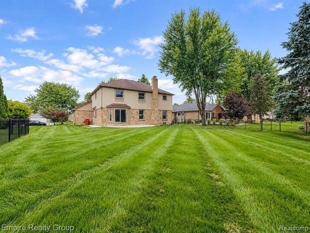 15699 Mountainside Drive, Macomb, MI 48042