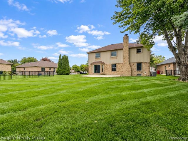 15699 Mountainside Drive, Macomb, MI 48042