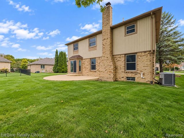 15699 Mountainside Drive, Macomb, MI 48042