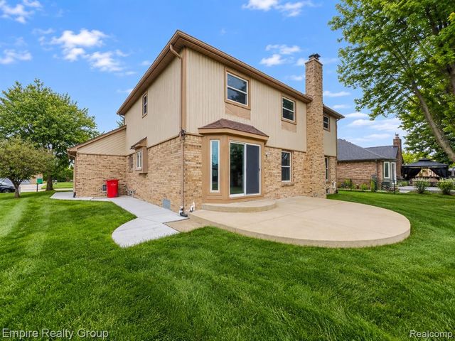 15699 Mountainside Drive, Macomb, MI 48042